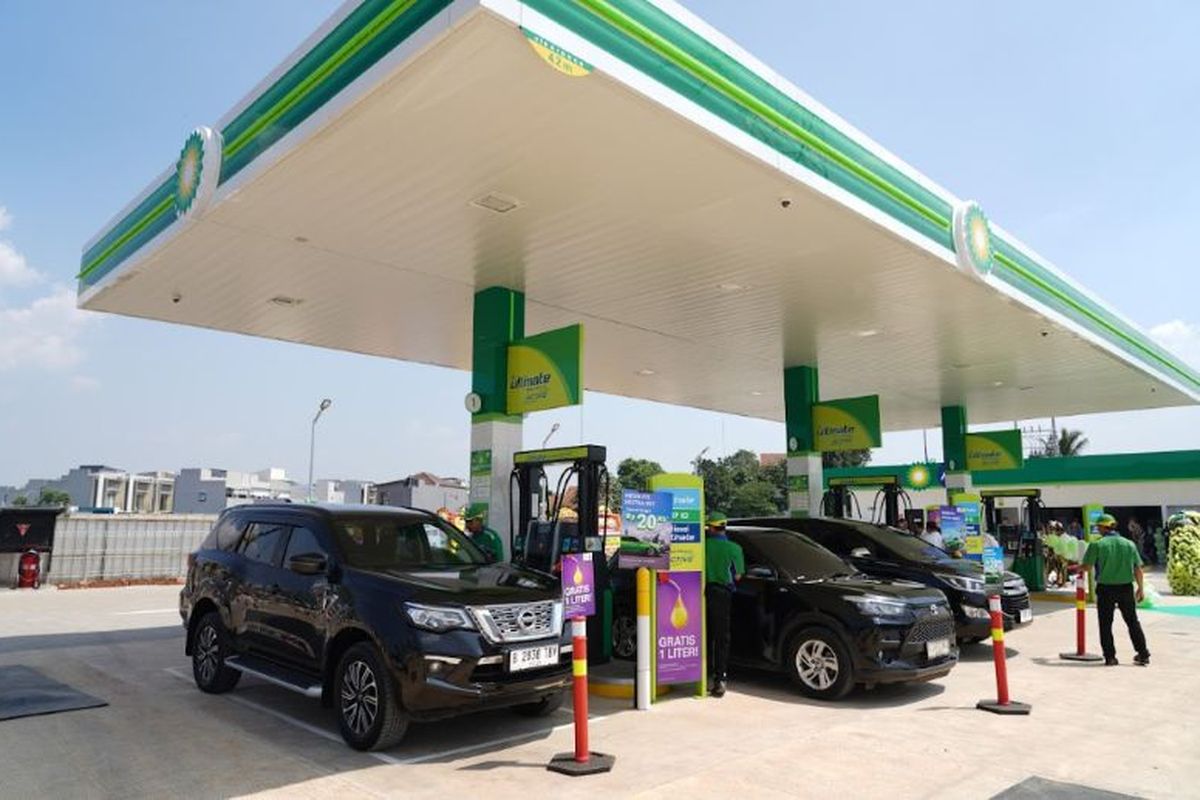 Harga BBM, Pertamina, Shell, harga BBM, pertamina, Harga BBM Agustus 2025: Pertamina, Shell, dan BP Turunkan Harga