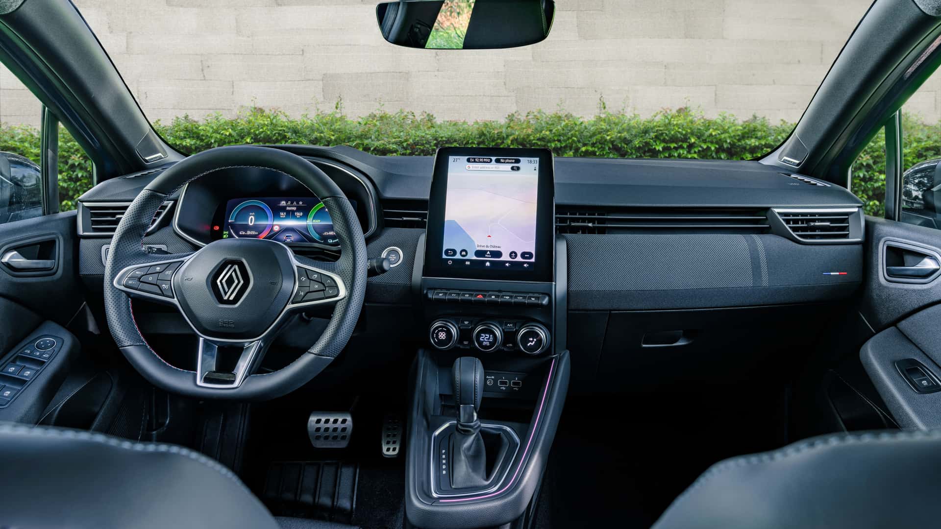 Foto - Renault Clio E-Tech Hybrid (2023), prova su strada