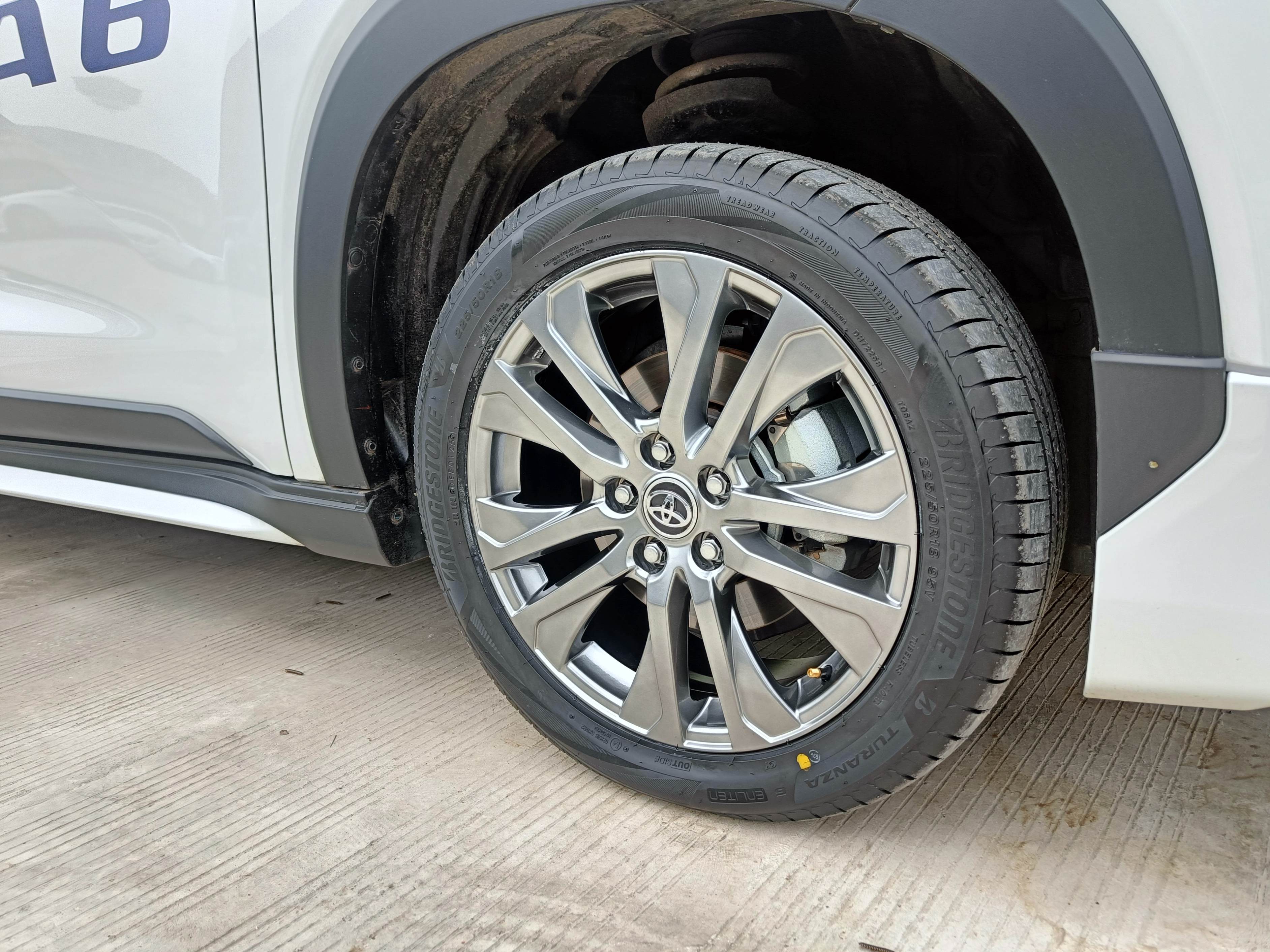ban mobil, bridgestone, upgrade ukuran ban, Baru Tahu, Ini Batas Upgrade Ukuran Ban Mobil Tanpa Ganti Pelek