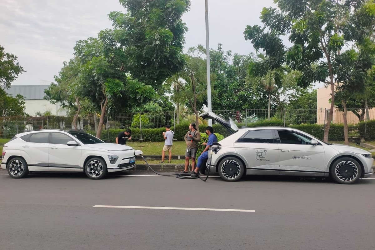 Hyundai, mobil listrik, Mudik Lebaran, Hyundai Motor Company, Hyundai Motors Indonesia (HMID), mobile charging, Vehicle-to-Load, Bukan Sembarang V2L, Mobile Charging Hyundai Pakai Alat Khusus