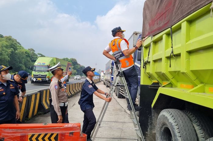 polri, truk odol, kendaraan ODOL, ODOL (Over Dimension Overload), Pantas Saja, Ini Alasan Polri Serius Berantas Kendaraan ODOL di Jalan