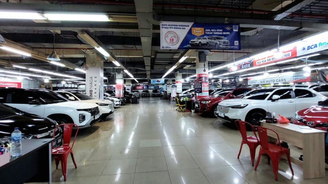 Ilustrasi showroom mobil bekas di WTC Mangga Dua Ilustrasi showroom mobil bekas di WTC Mangga Dua