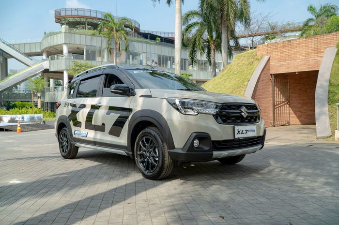 otomotif award, Suzuki Baleno, Suzuki XL7, suzuki v-strom 250 sx, Otomotif award 2025, Suzuki Genggam Tiga Penghargaan OTOMOTIF Award 2025, Ini Daftar Pemenangnya