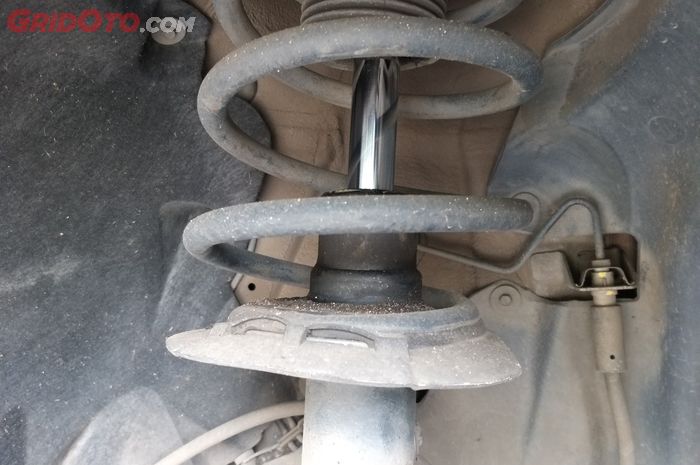 mobil bekas, sokbreker, sokbreker mobil, sokbreker mobil rusak, dampak sokbreker rusak, dampak sokbreker mobil rusak, risiko sokbreker rusak masih dipakai, Ternyata Sokbreker Mobil Bekas Yang Dibiarkan Rusak Dampaknya Mengerikan