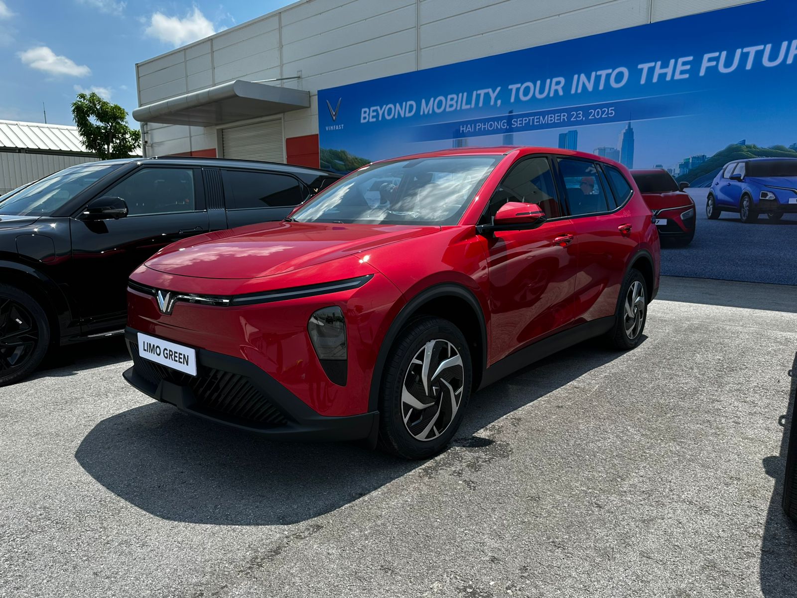 mobil listrik, Toyota Innova Zenix Hybrid, VinFast Indonesia, Vinfast Automobile Indonesia, BYD M6, Aletra L8, VinFast Limo Green, VinFast Limo Green Mobil Listrik 7 Penumpang, BYD M6 dan Innova Zenix Ketar-ketir