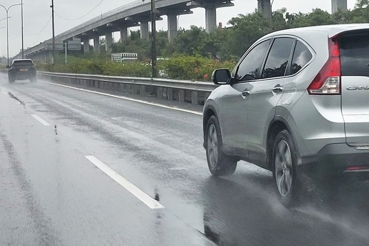 ban mobil, harga ban mobil, Ban mobil, ban botak, ganti ban mobil, Sering Hujan Jangan Pakai Ban Botak, Cek Harga Ban Mobil Juni 2025