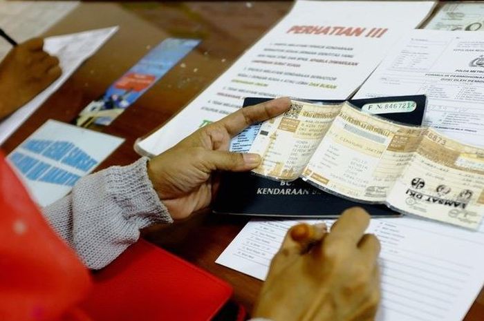 pajak kendaraan bermotor, KTP hilang, Bayar Pajak KTP Pemilik Mobil Lama Enggak Ada, Pakai Surat Keterangan RT Bisa