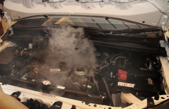 ac mobil, mobil bekas, penyebab mesin overheat saat ac nyala, penyebab overheat saat ac nyala, kenapa ac nyala mobil overheat, Dua Penyebab Utama Mesin Mobil Bekas Overheat Setiap AC Nyala