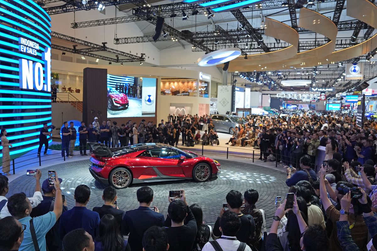 kendaraan listrik premium, BYD Motor Indonesia, GIIAS 2025, Denza D9, Denza Hadir di GIIAS 2025, Perluas Pasar Kendaraan Listrik Indonesia