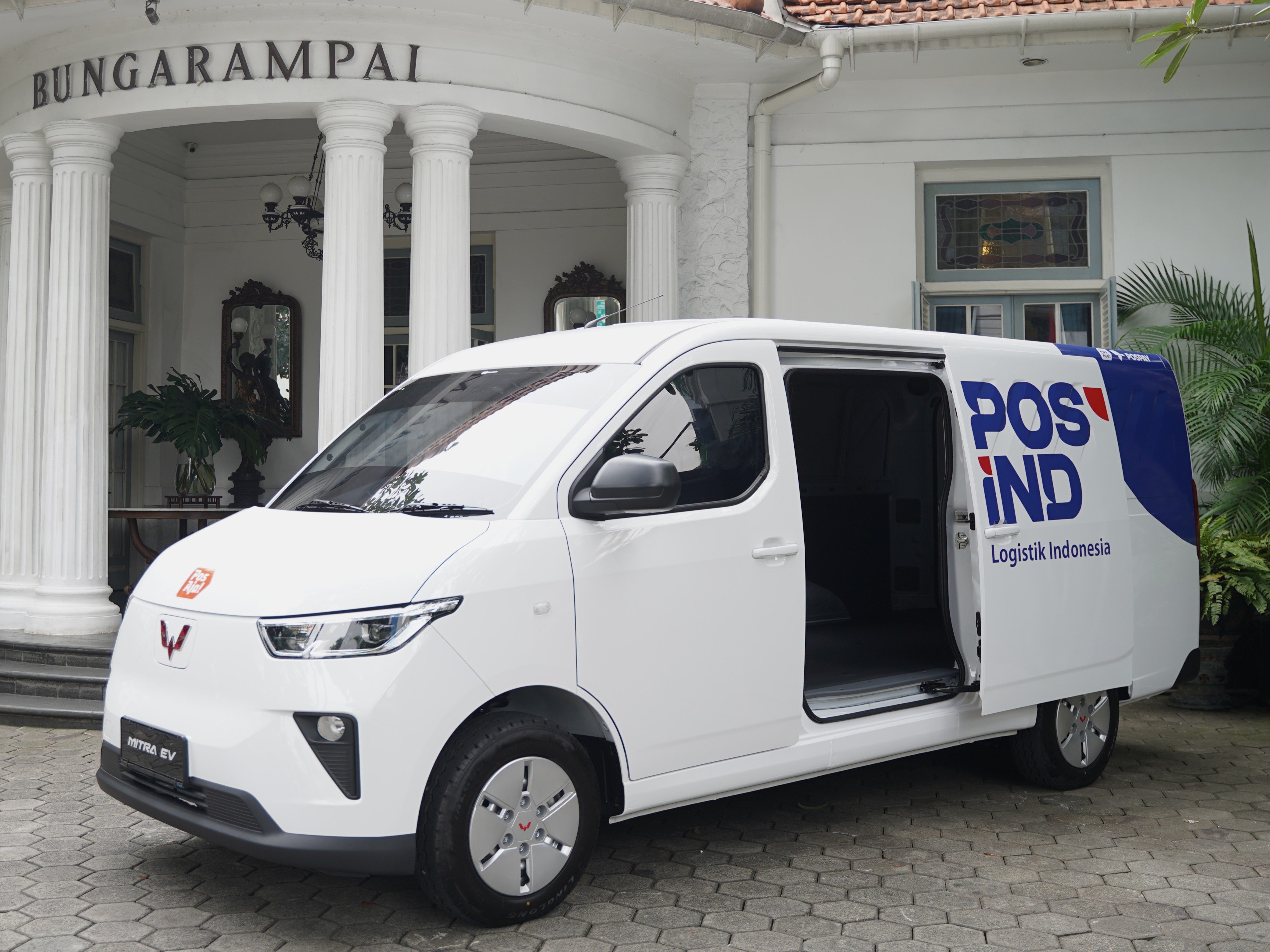 wuling, pos indonesia, wuling motors, Mobil Listrik Wuling, mobil logistik, Canggih! Puluhan Unit Mobil Listrik Wuling Jadi Armada Logistik Pos Indonesia