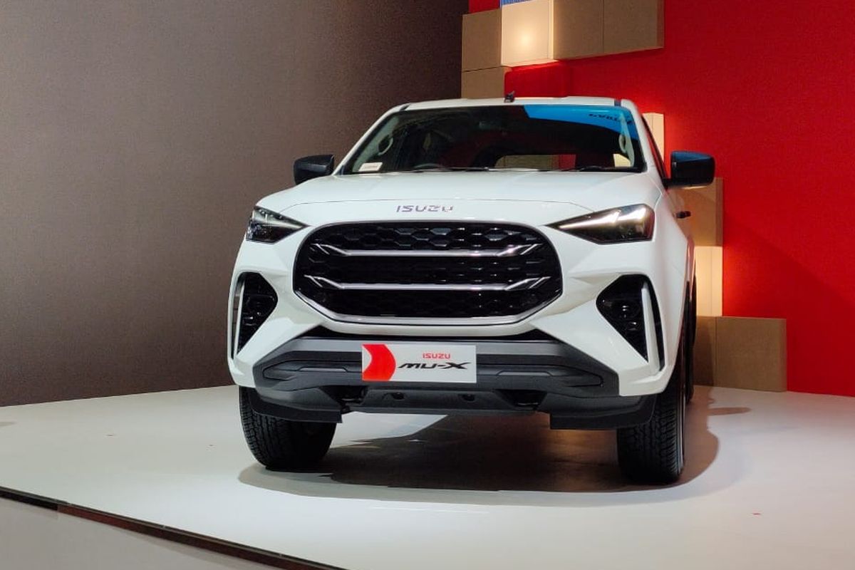 Isuzu New MU-X, GIIAS 2025, SUV modern, performan tangguh, Peluncuran Isuzu New MU-X 4WD: Desain dan Performa Tangguh