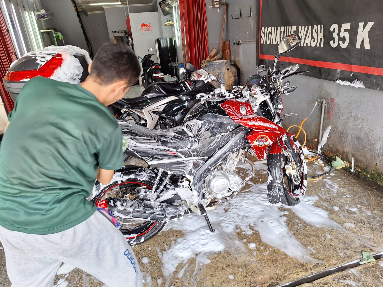 cuci motor, sabun colek, motor bekas, efek samping cuci motor pakai sabun colek, efek samping nyuci motor pakai sabun colek, bahaya cuci motor pakai sabun colek, Dua Efek Samping Cuci Motor Bekas Pakai Sabun Colek, Waspada Gaes