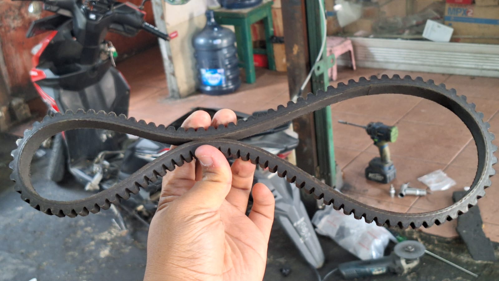 v-belt, cvt motor matic, ciri-ciri v-belt mau putus, Graha Matic Cilangkap, Awas Putus Di Jalan, Ini Dua Ciri V-belt Motor Matic Minta Diganti