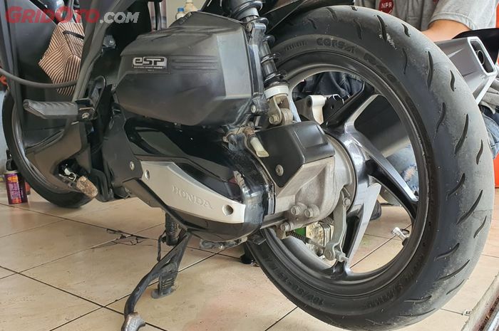 ban motor, Banewmas Motor, ban motor sulit dilepas, Pelek Belakang Motor Matic Sulit Dilepas, Dari Sini Penyebabnya