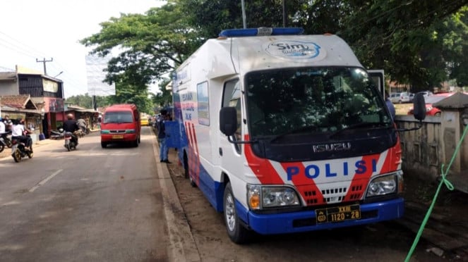 Ilustrasi mobil SIM Keliling Ilustrasi mobil SIM Keliling
