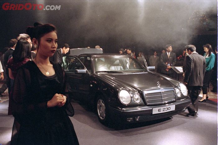 Indonesia, mercedes-benz, e-class, W210, new eyes, Harga Mercedes-Benz New Eyes Pas Pertama Launching di Indonesia