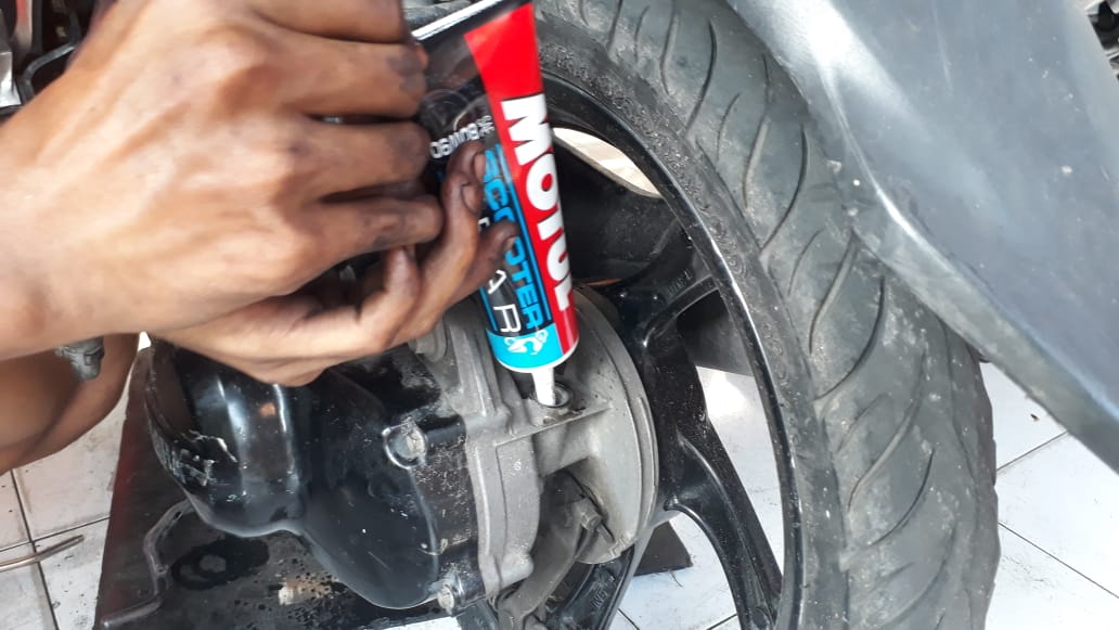 motor matic, oli gardan, oli gardan motor matic, kapan ganti oli gardan, kapan ganti oli gardan motor matic, kapan jadwal ganti oli gardan, jadwal ganti oli gardan, Jangan Tunggu Rusak, Ini Jadwal Ganti Oli Gardan Motor Matic Yang Tepat