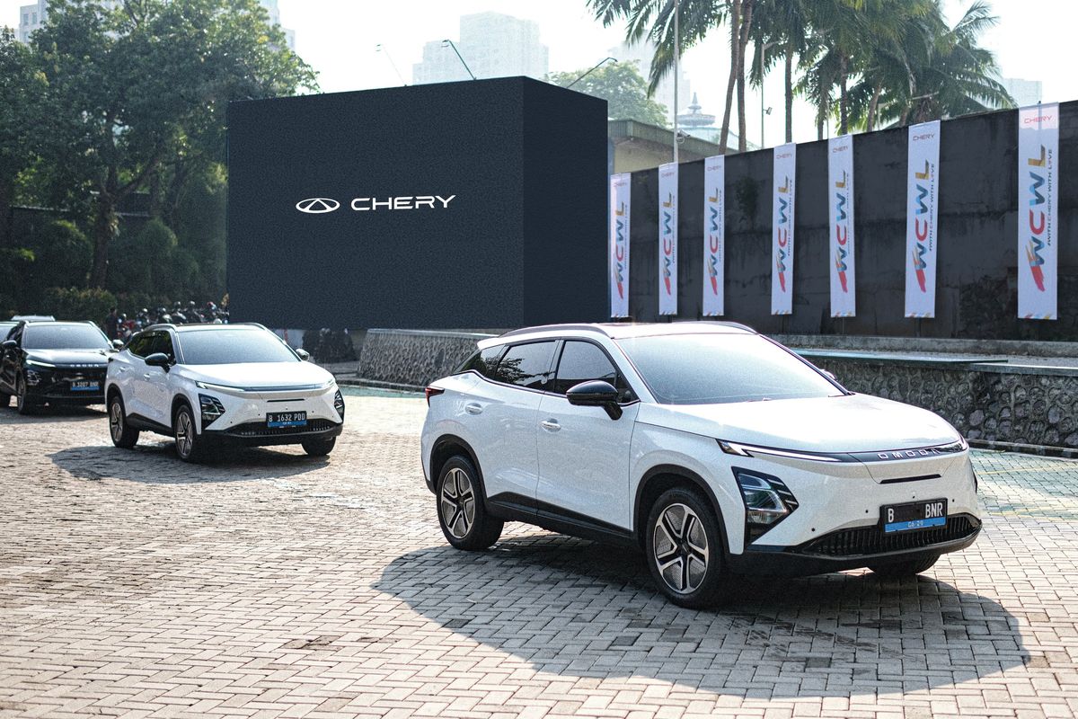 SUV listrik, Chery Omoda E5, MG ZS EV, GIIAS 2025, SUV Listrik Seharga Rp 300 Jutaan, MG ZS EV atau Omoda E5?