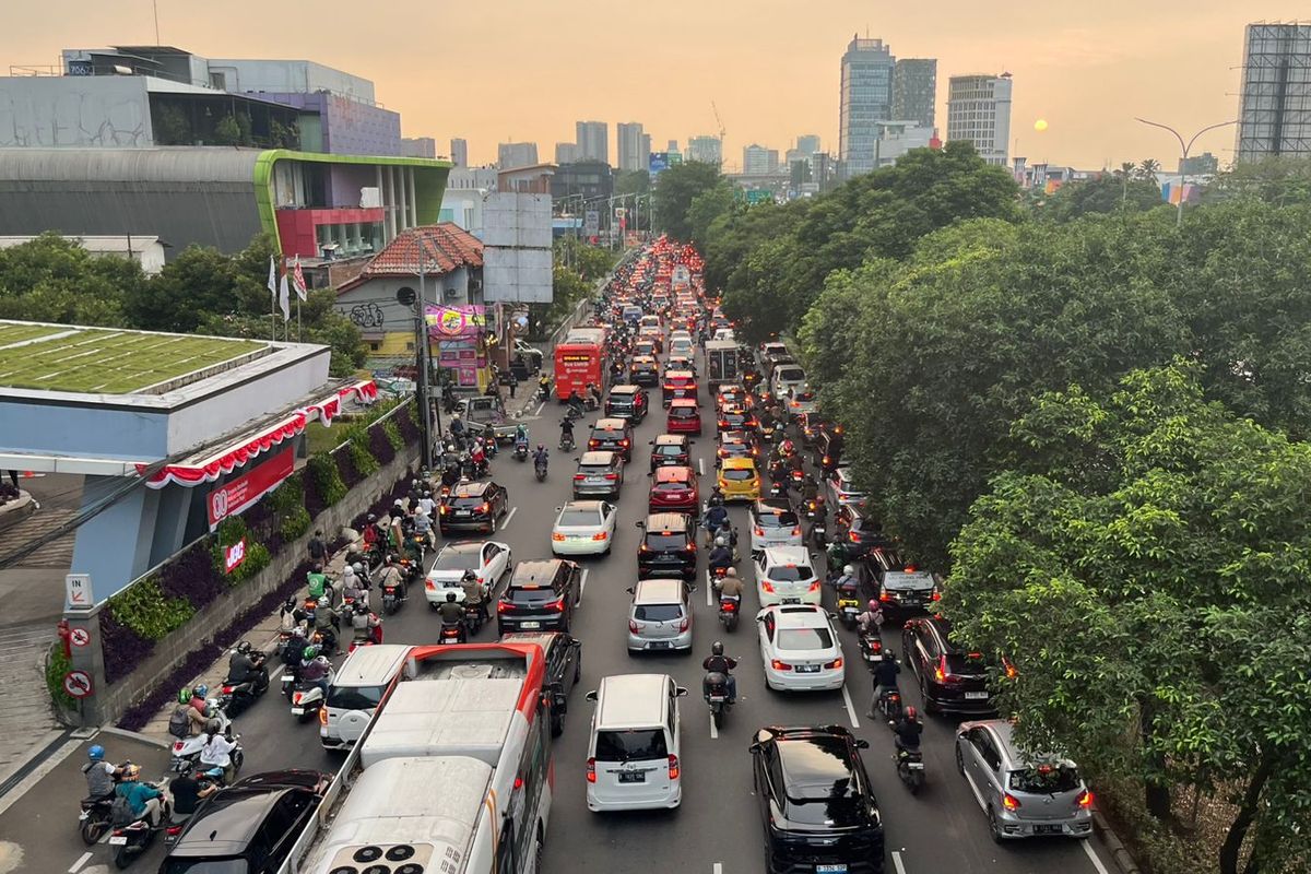 Kemacetan, jalan tb simatupang, T.B. Simatupang, jakarta selatan, Jalan TB Simatupang: Cerita di Balik Kemacetan