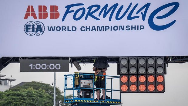 Array,Jadwal Formula E Jakarta 2025, Balapan Digelar Sore Ini