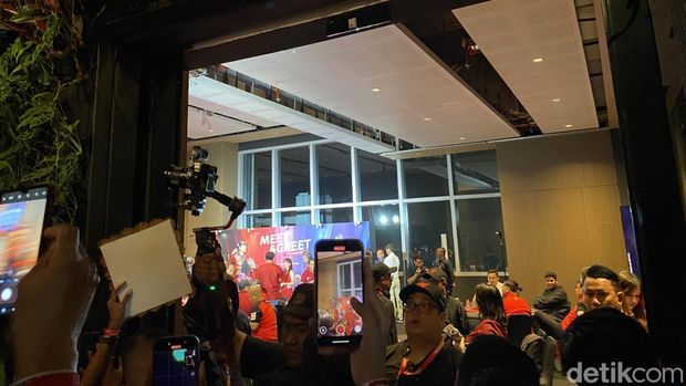 Array,Keluhan Fans Ikut Acara Meet and Greet Pebalap Ducati di Jakarta: Udah Bayar, tapi...