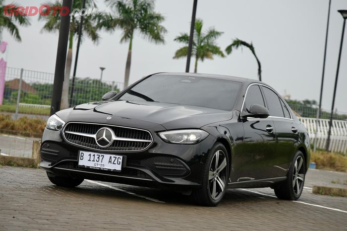 mercedes-benz, c class, mercedes-benz c200, Ambient Lighting, Satu Fitur Ini Jadi Kemewahan Khas Kabin Mobil Mercedes-Benz C Class