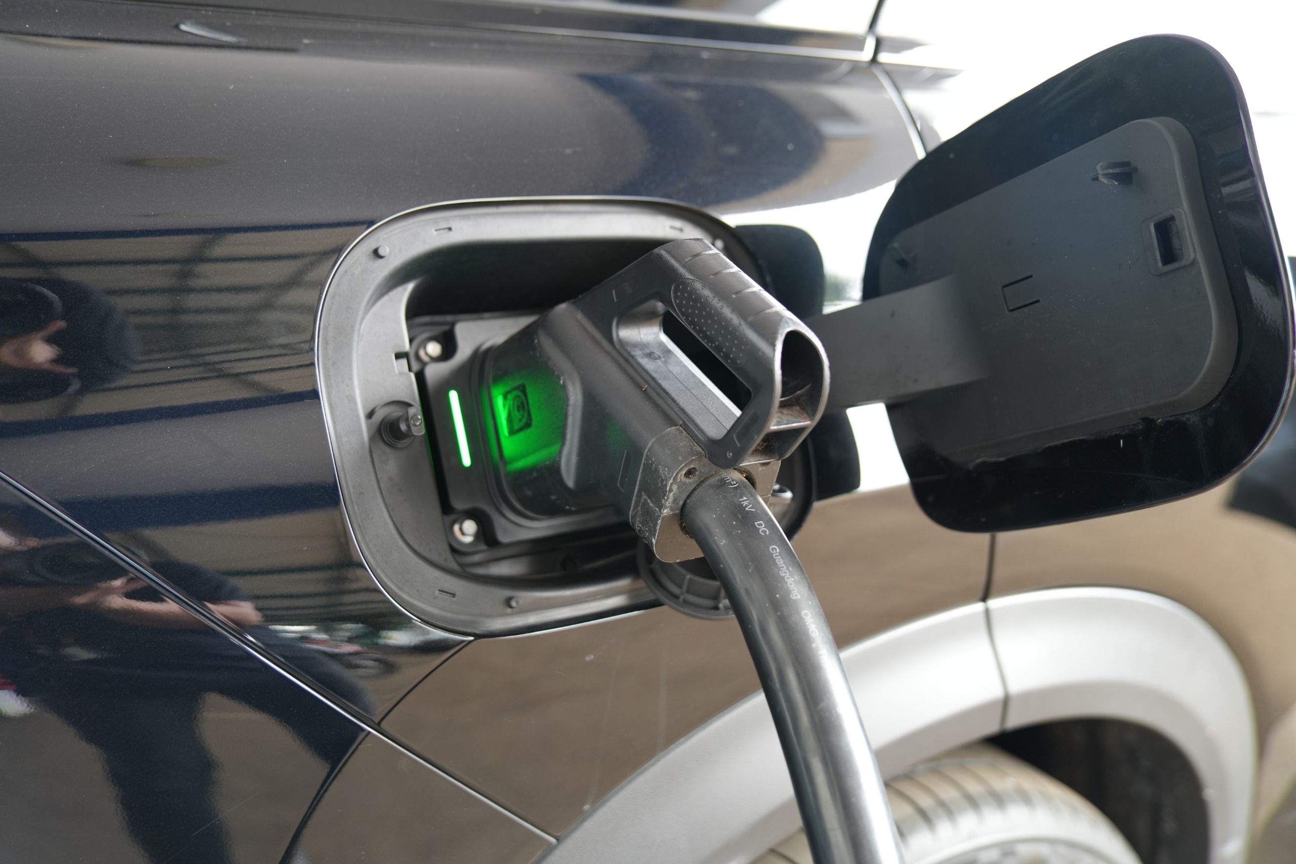 charger, mobil, listrik, mobil listrik, SPKLU, EV (Electric Vehicle), Charging Baterai Mobil Listrik, Charger Mobil Listrik Enggak Masuk? Cek Dulu Kemungkinan Ini