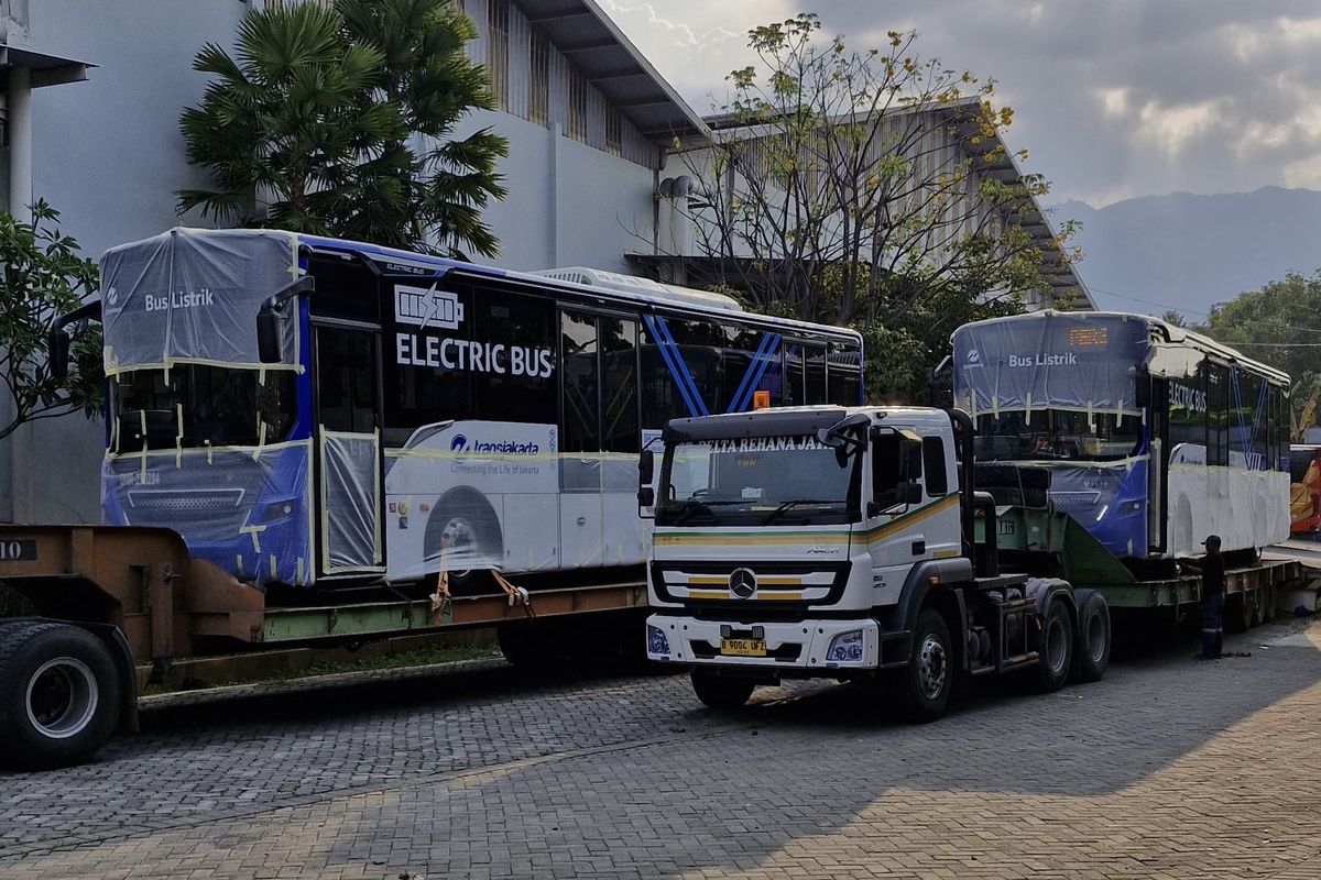 transjakarta, bus listrik, karoseri laksana, Bus Listrik Transjakarta, Dibungkus Plastik, Bus Listrik Made In Ungaran Siap Jadi Armada Transjakarta