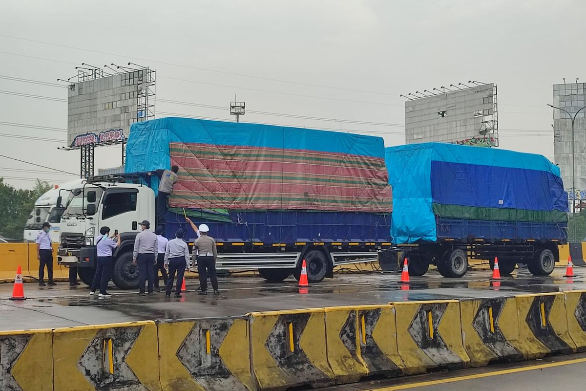 angkutan barang, pungli, jembatan timbang, truk barang, Zero Odol, Tindak Tegas Pungli, Korlantas Kawal Penertiban Truk ODOL