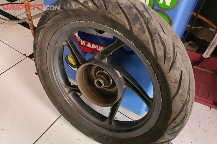 bearing, bearing roda, klaher, biaya ganti bearing roda motor, era motor pasar minggu, Jangan Kaget, Semahal Ini Biaya Ganti Bearing Roda Belakang Motor Matic