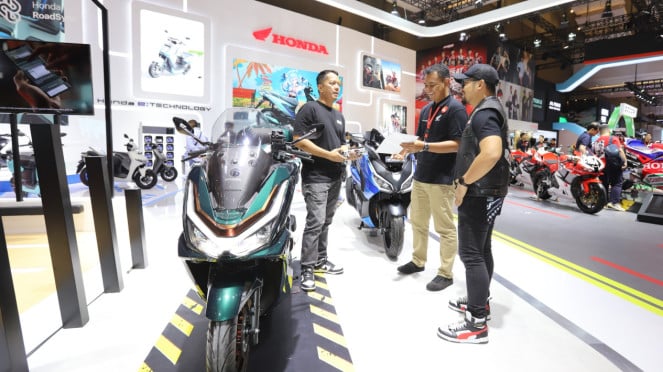 Honda PCX 160 di booth IIMS 2025 Honda PCX 160 di booth IIMS 2025