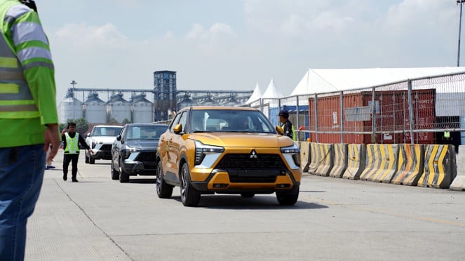Ekspor Mitsubishi Xforce buatan Indonesia Ekspor Mitsubishi Xforce buatan Indonesia