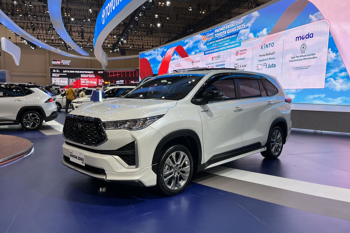 Nissan Serena, Toyota Kijang Innova Zenix, Nissan serena, GIIAS 2025, diskon mobil MPV, Diskon Menarik MPV Medium di GIIAS, Innova Zenix Dapat Diskon