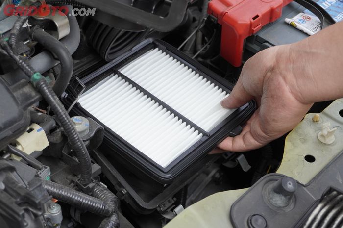 mobil bekas, filter udara, filter udara mobil, cara cek filter udara, cara cek filter udara mobil, Cara Cek Filter Udara Mobil di Rumah Sambil Nyeruput Kopi Gula Aren