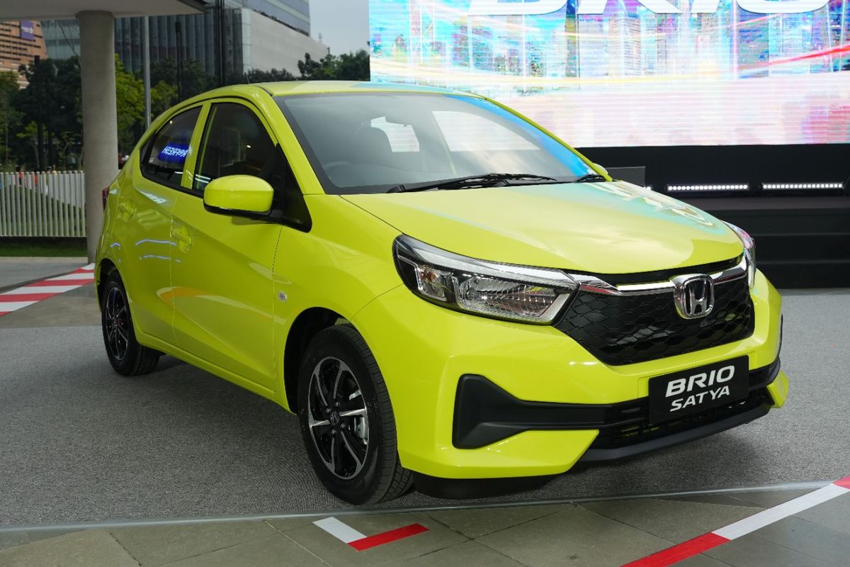 Honda Brio, mobil listrik, BYD Atto 1, konsumen otomotif, BYD Atto 1 Masuk Pasar, Honda Brio Tetap Dominan