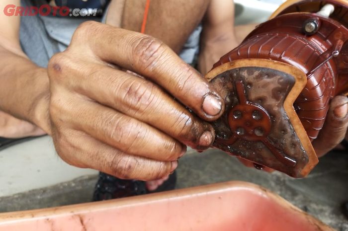 mobil bekas, tangki bbm, filter fuel pump, filter fuel pump mobil, tangki bbm mobil, Ini Sebabnya Tangki BBM Yang Kemasuk Air Wajib Ganti Filter Fuel Pump
