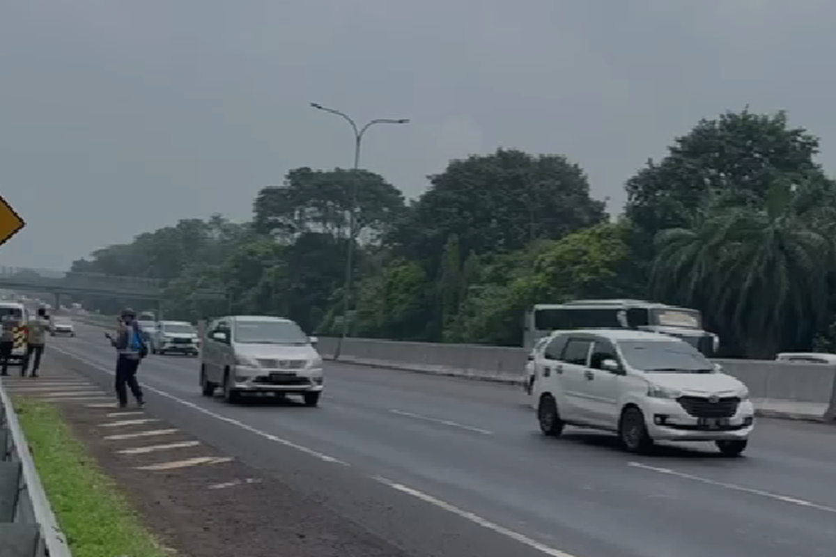 one way, Cikampek, cipali, arus mudik Lebaran, Mulai Padat, One Way Diterapkan dari Km 70 Cikampek - Km 188 Cipali