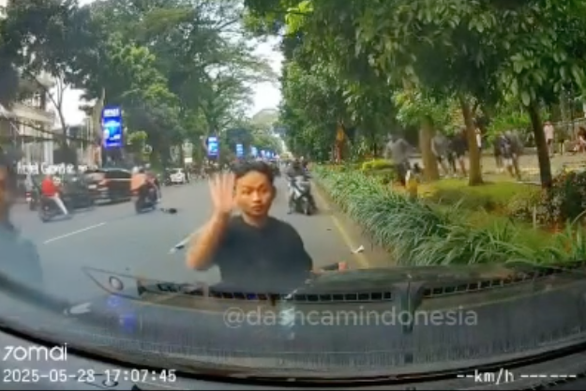 kecelakaan, sepeda motor, mobil, Toyota Fortuner, Kecelakaan, Toyota fortuner, lawan arah, Kecelakaan Fatal di Bogor: Pengendara Motor Tewas Tertabrak Fortuner