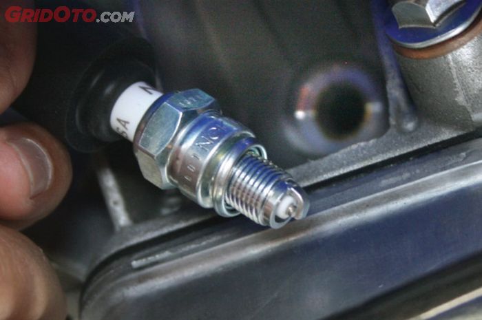motor matic, busi, busi motor, busi motor matic, dampak busi jarang dibersihkan, risiko busi motor matic jarang dibersihkan, Ini Sebabnya Busi di Motor Matic Wajib Dibersihkan Secara Berkala