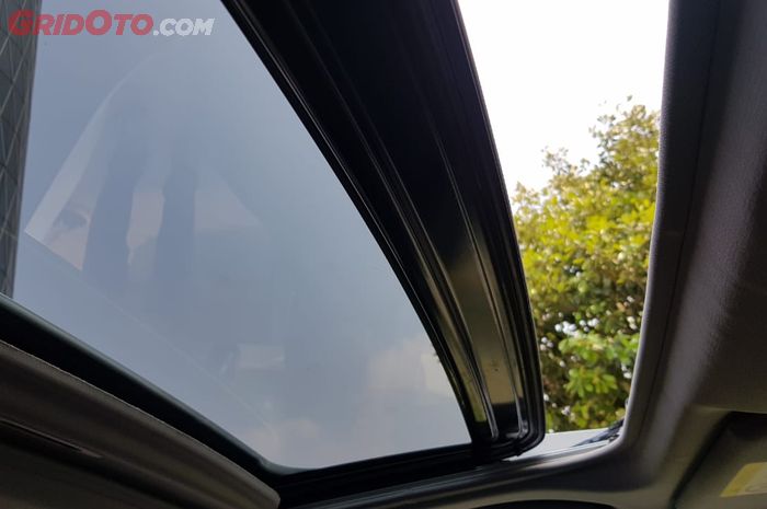 sunroof mobil, Sunroof bocor, Penyebab sunroof bocor, penyebab sunroof mobil bocor, Sunroof mobil bocor, kenapa sunroof bisa bocor, Pantas Saja Sunroof Mobil Rembes Terus, Ternyata Gara-gara Ini Penyebabnya