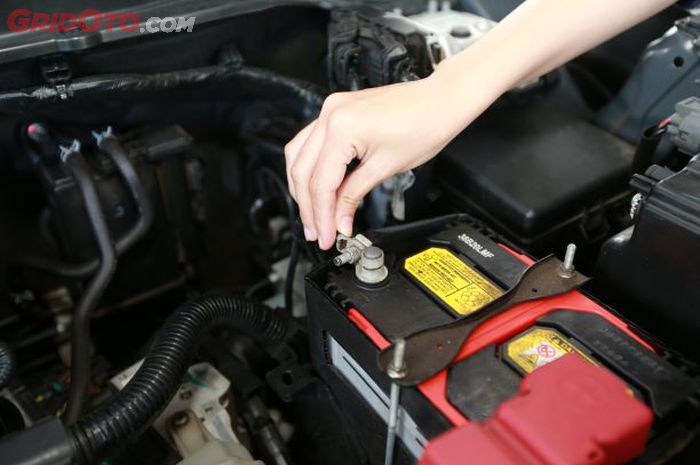 mobil bekas, aki mobil, Ciri Aki Mobil Lemah, cara cek aki, cara cek aki mobil, cara cek aki mobil lemah, cara yang benar cek aki mobil lemah, Inilah Tiga Komponen Yang Bisa Mengungkap Aki Mobil Lemah atau Tidak
