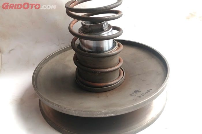 per cvt, cvt motor matic, MR CVT Custom, Sering Dirasakan, Ini Ciri-ciri Per CVT Motor Matic Minta Diganti