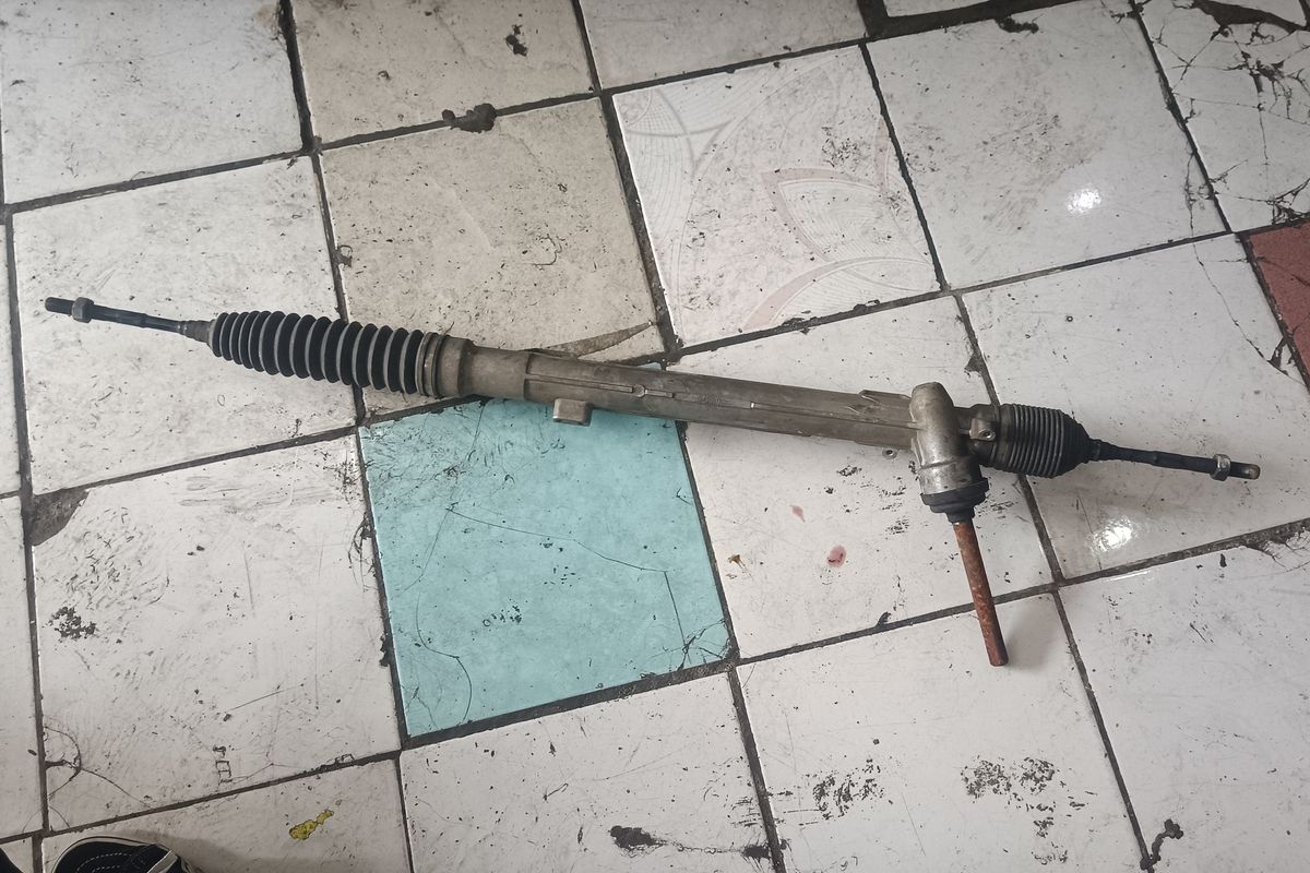 Perawatan Mobil, kebocoran oli, power steering, karet boot, Mengenal Masalah Umum pada Power Steering Hidrolik