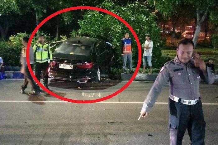 BMW 740Li, Tol Krian-Gresik, Tol Belum Tersambung, BMW Terjun Tol, PT Waskita Bumi Wira, Pengelola Tol Krian-Gresik Muncul, Respon Begini Soal BMW 740Li Terjun di Jalan Belum Tersambung