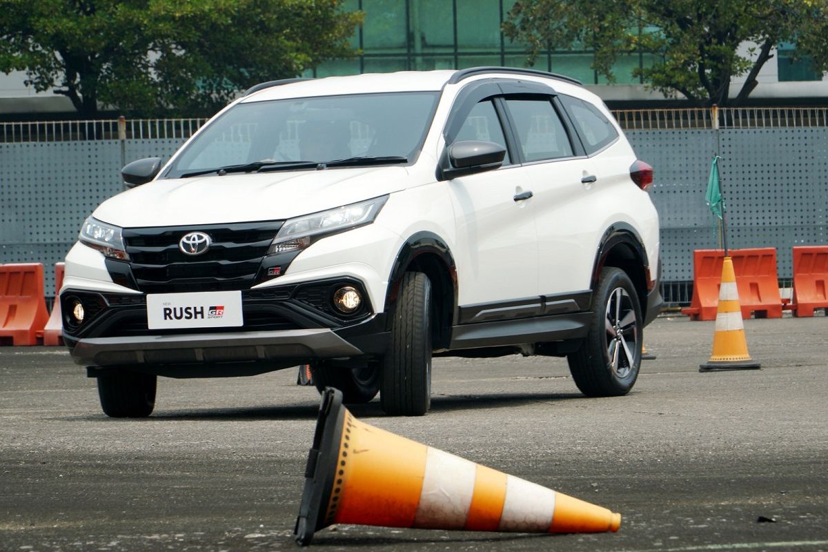 Daihatsu Terios, penurunan penjualan, Pasar LSUV, Penjualan Toyota Rush, Analisis Penjualan LSUV April 2025: Penurunan Signifikan