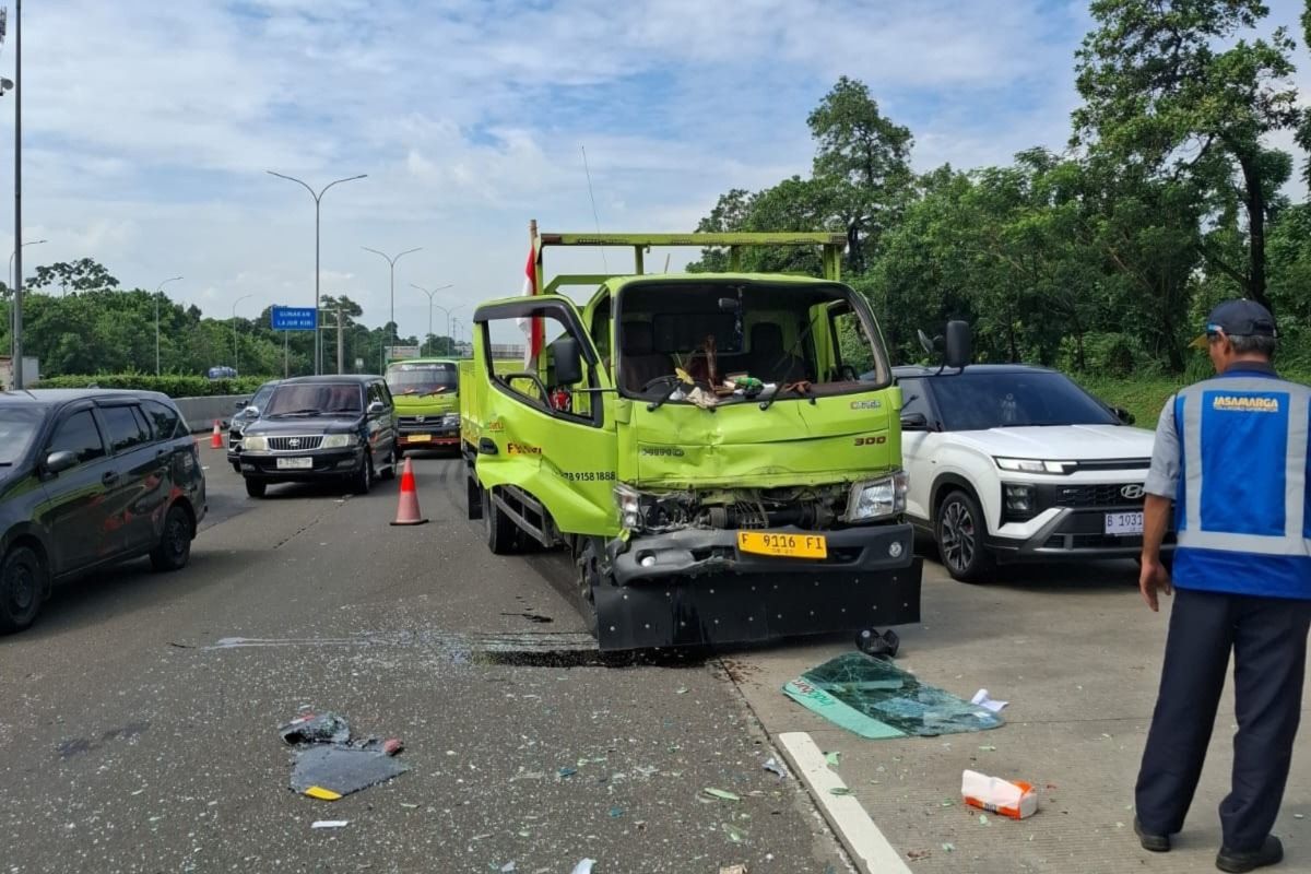 kecelakaan, Tol Jagorawi, kecelakaan beruntun, tabrakan beruntun, Kenapa Kerap Terjadi Kecelakaan Beruntun di Lajur Kanan Jalan Tol?
