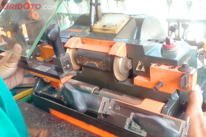 anak kunci, kunci kontak, ahli kunci motor, dulpikat kunci motor, biaya dulpikat kunci motor, dulpikat kunci, Kunci Motor Hilang Jangan Panik, Biaya Duplikatnya Cuma Segini