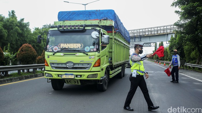 Array,Pemerintah Bentuk Tim Khusus Berantas Truk ODOL: Jam Kerja Sopir Bakal Dibatasi