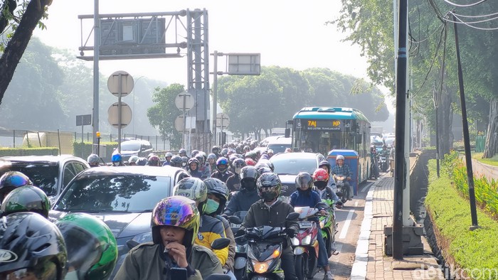 Array,Pantesan Jalan TB Simatupang Makin Macet, Ternyata Ini Biangnya