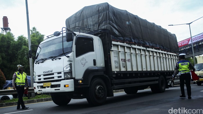Array,Prioritas Utama Hilangkan Truk ODOL: Berantas Preman dan Pungli!